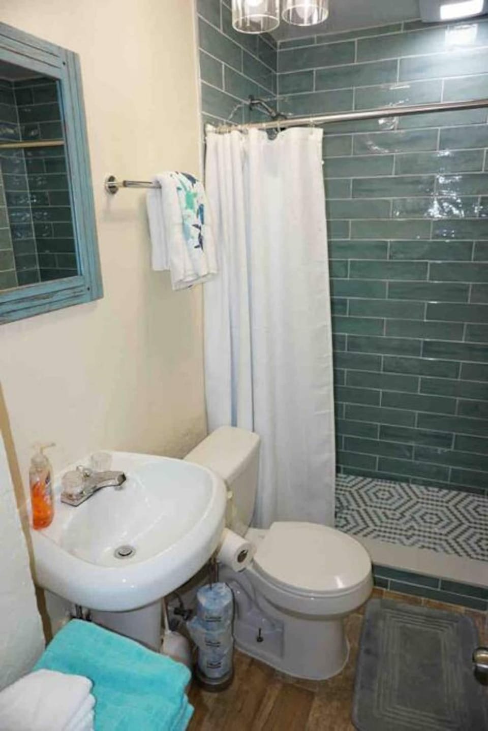 Pets OK! Steps to Ocean Center Walk to Beach! Apartment in Florida