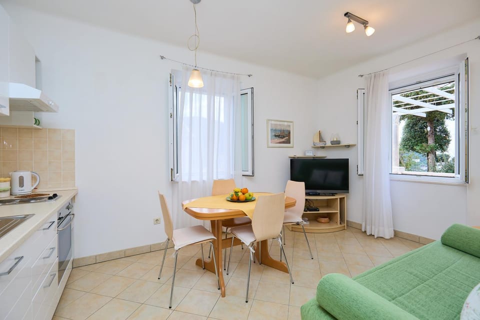 TV and multimedia, Living room, Seating area, Dining area, pet friendly