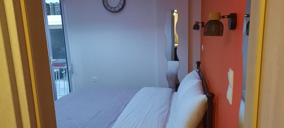 New Room1Ambelokipi Metro Airport Line Apartment in Athens