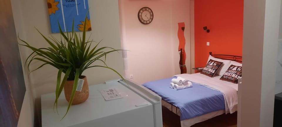 New Room1Ambelokipi Metro Airport Line Apartment in Athens