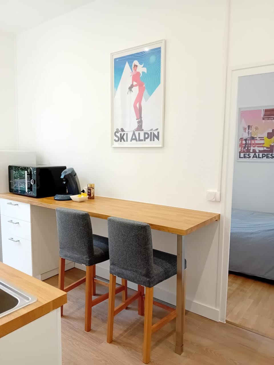 Kitchen or kitchenette, Dining area