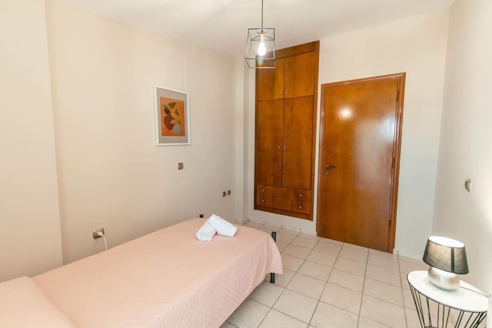 Bed, Photo of the whole room, towels
