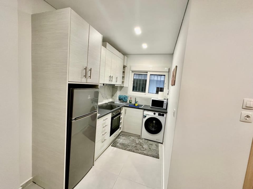 Kitchen or kitchenette, hair dresser, minibar