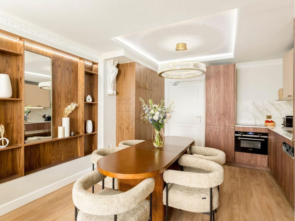 Dining area, oven, kitchen
