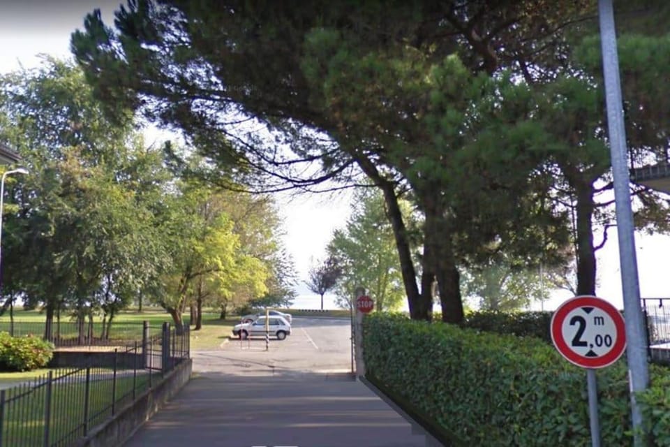Neighbourhood, Street view