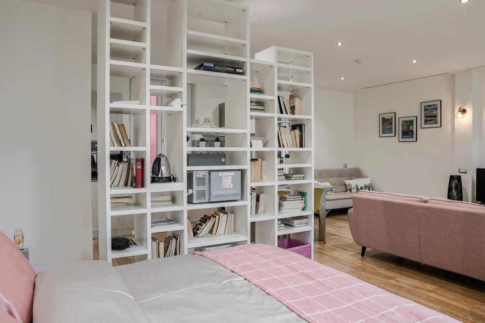 Bed, Living room, Bedroom