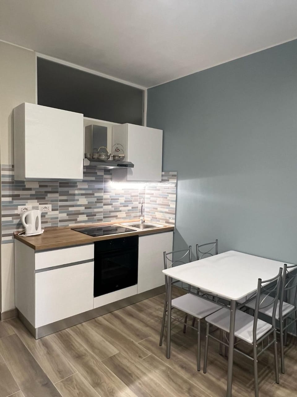 Dining area, pet friendly