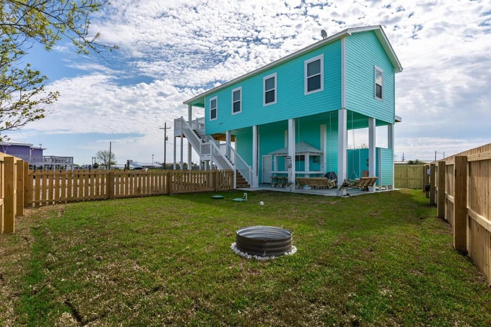 Sea Glass Cottage House in Bolivar Peninsula