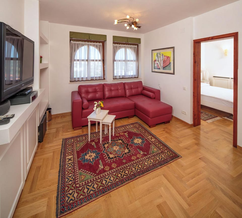 Communal lounge/ TV room, TV and multimedia, Living room, Seating area, Evening entertainment