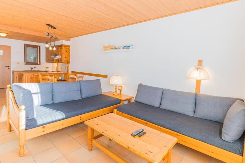 Living room, Photo of the whole room, Seating area