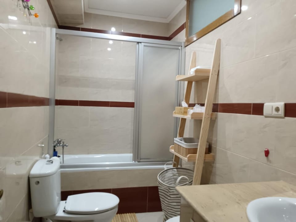 Bathroom, Bath, bidet, towels