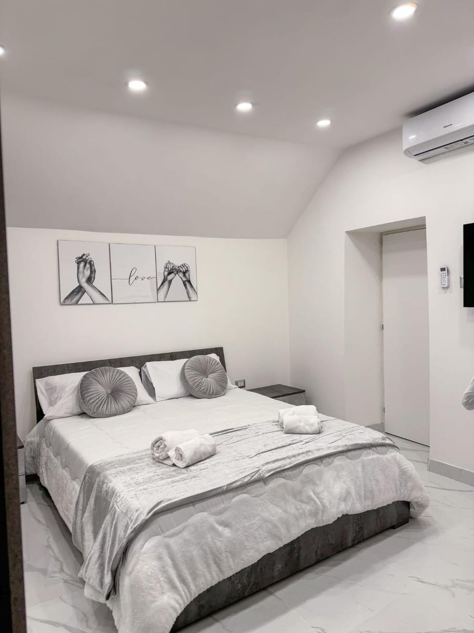 Photo of the whole room, Bedroom, towels, air conditioner