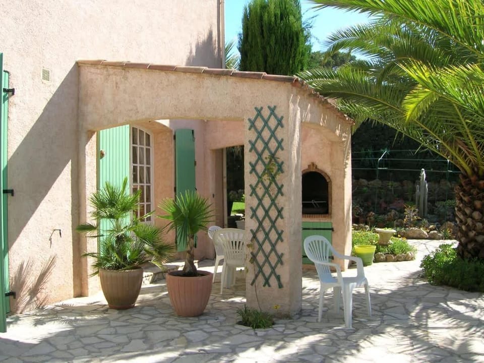 Appartement Rez de Villa - 4 personnes - Fréjus - Vue piscine Apartment in Fréjus