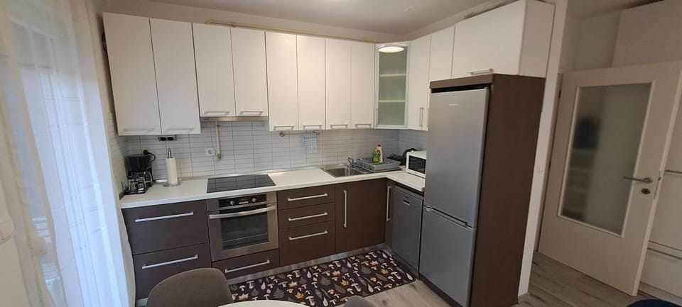 Coffee/tea facilities, Kitchen or kitchenette, dishwasher, oven, toaster