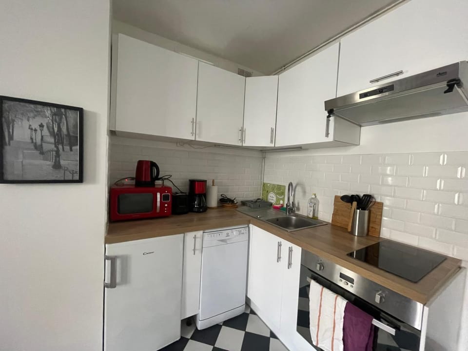 Coffee/tea facilities, Kitchen or kitchenette, dishwasher, oven, stove, toaster