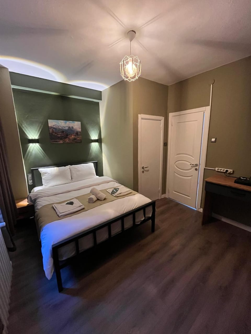 Bed, towels
