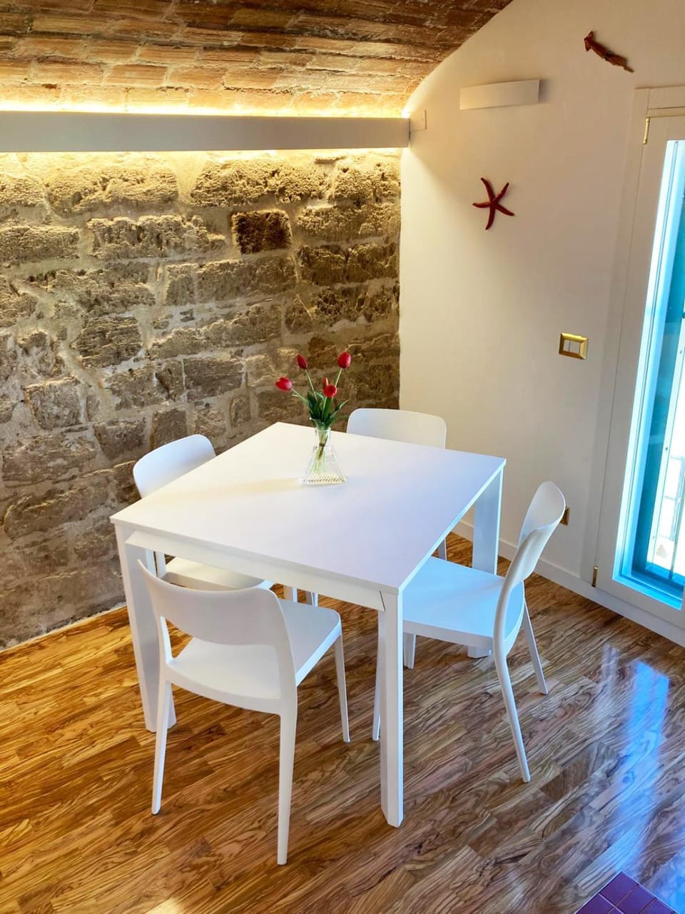 Day, Living room, Seating area, Dining area