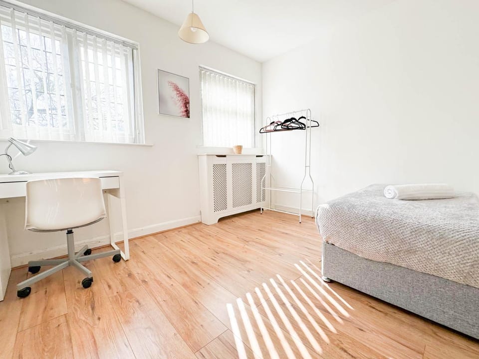 Large 8 Bedroom House in Edgbaston Apartment in Birmingham