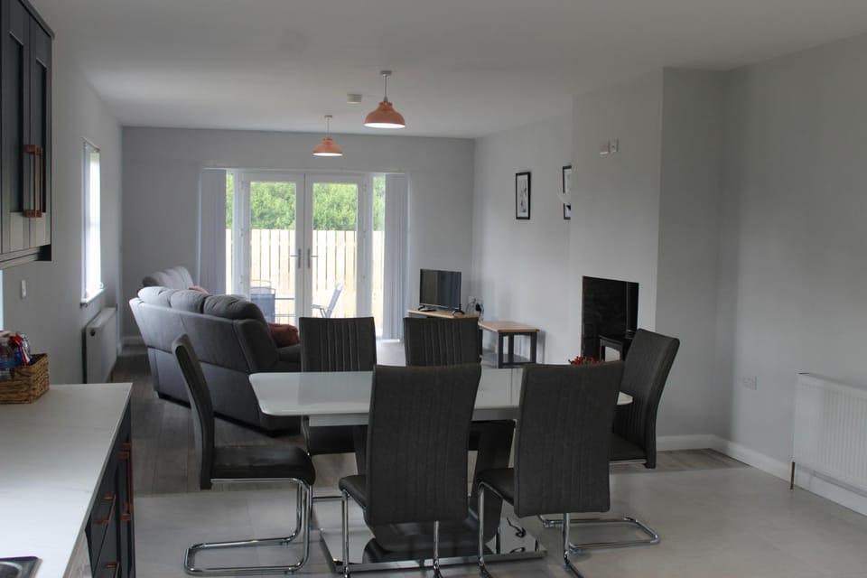 Seating area, Dining area