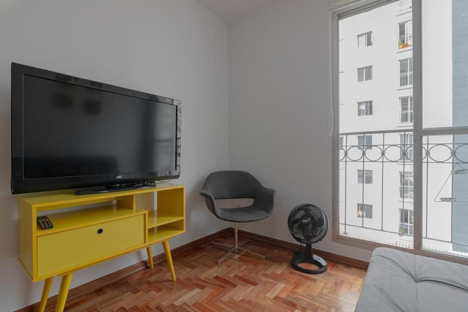 Communal lounge/ TV room, TV and multimedia, Living room, Seating area, Evening entertainment