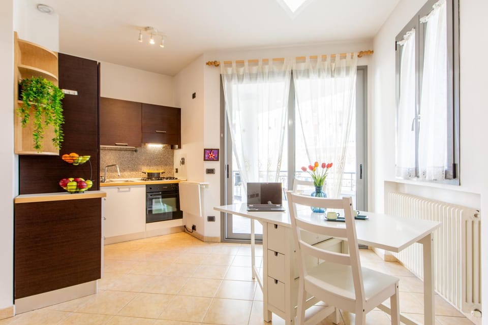 Dining area, pet friendly, stove