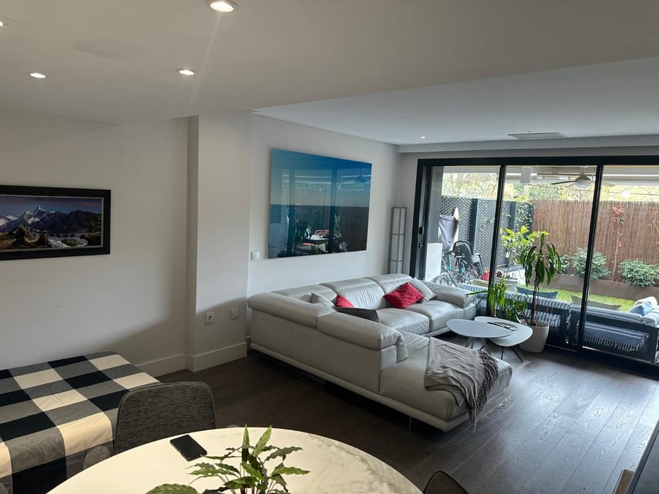 Oasis Familiar, casa con jardín ubicación Ideal, Coliving Apartment in Alcobendas