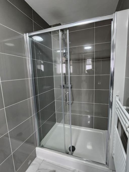 ApartHotel Flat 8 - 10 min to centre by Property Promise Apartment in Cardiff