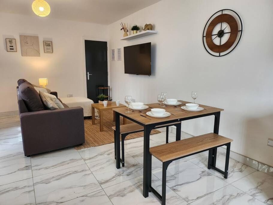 ApartHotel Flat 8 - 10 min to centre by Property Promise Apartment in Cardiff