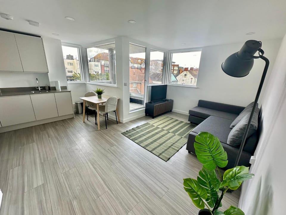 Modern Flat in Leigh Broadway Apartment in Southend-on-Sea