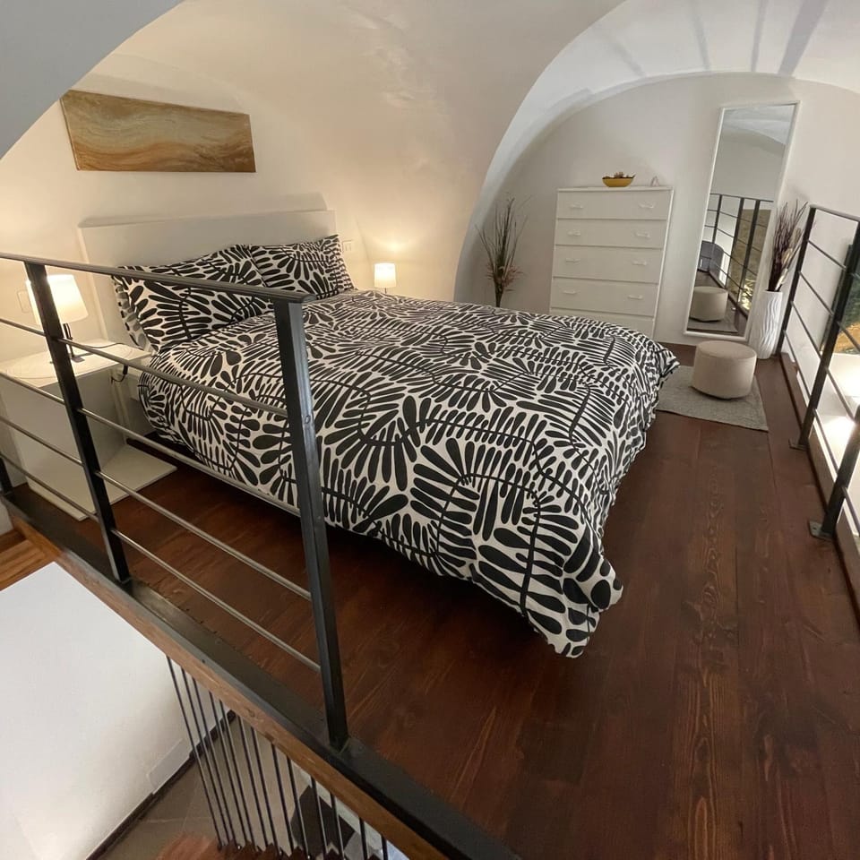 Bed, Photo of the whole room, Decorative detail, Bedroom, storage