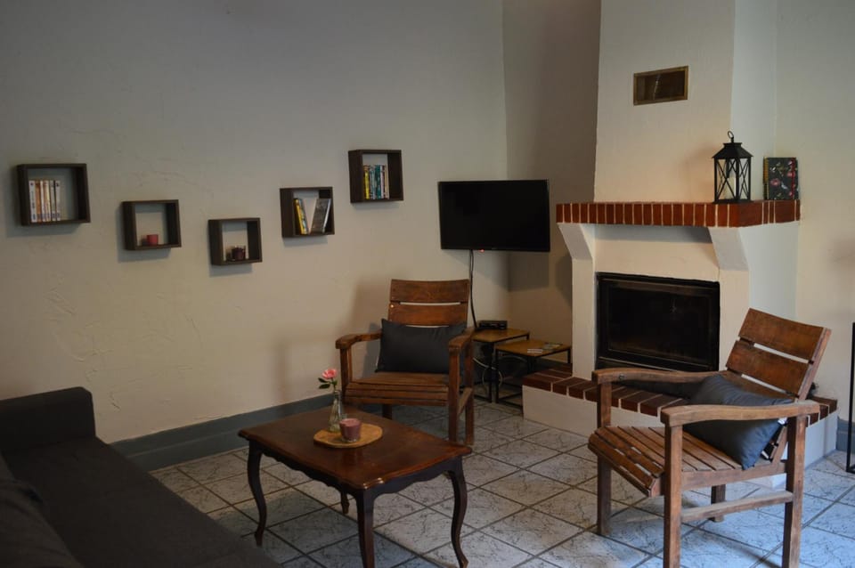 Communal lounge/ TV room, TV and multimedia, Living room, Evening entertainment