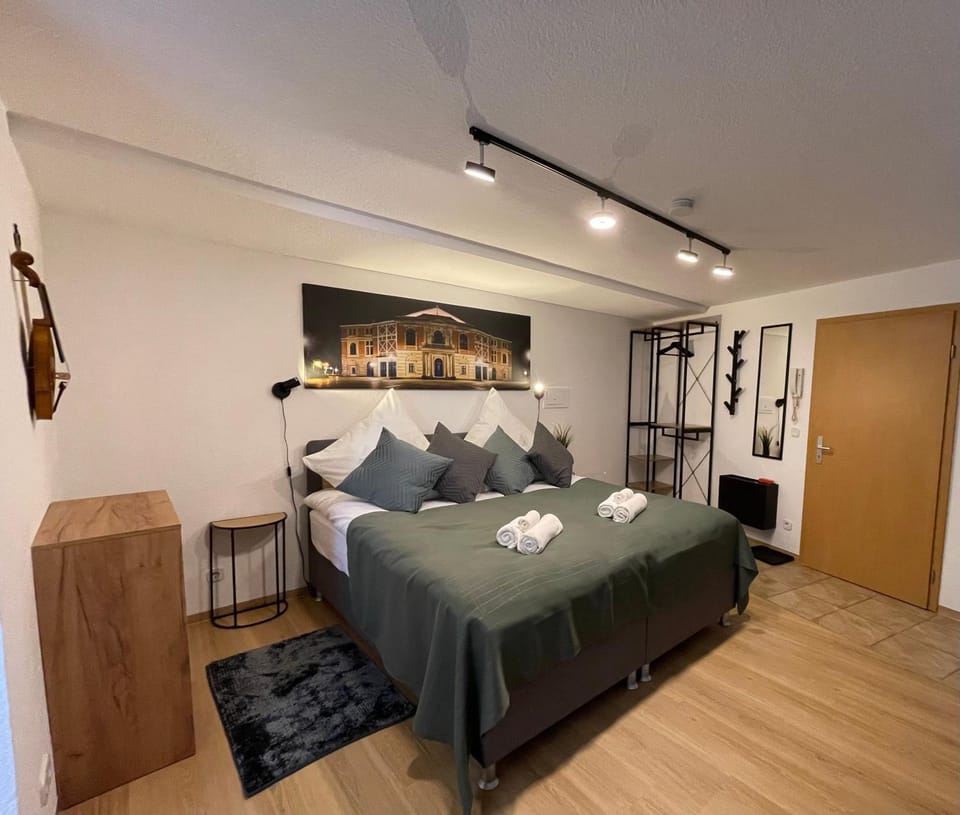 Bed, Photo of the whole room, Bedroom, towels