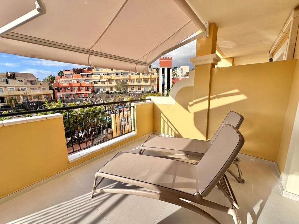 Day, View (from property/room), Balcony/Terrace, Living room, Seating area