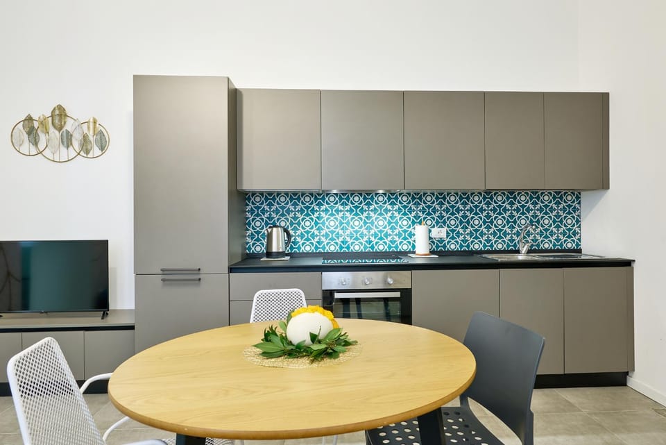 Kitchen or kitchenette, Living room, Seating area, Dining area, pet friendly, stove