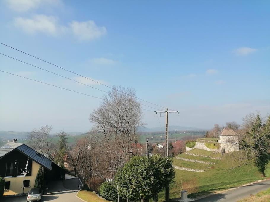 Appartement 55m2 dans maison Apartment in Haute-Savoie