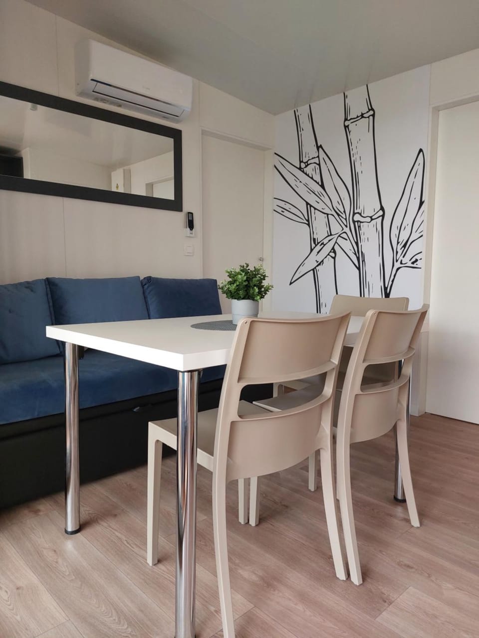 Living room, Seating area, Dining area, air conditioner