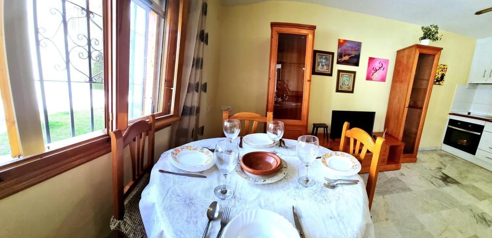 Kitchen or kitchenette, Seating area, Dining area, pet friendly