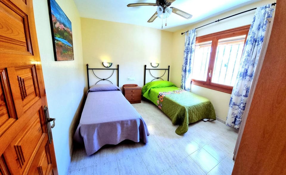 Bed, Photo of the whole room, Bedroom, fireplace