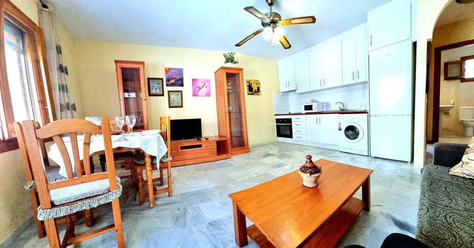 TV and multimedia, Kitchen or kitchenette, Living room, Seating area, Dining area, fireplace, minibar, pet friendly, stove