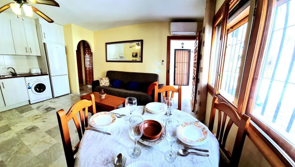 Kitchen or kitchenette, Living room, Seating area, Dining area, toaster, air conditioner