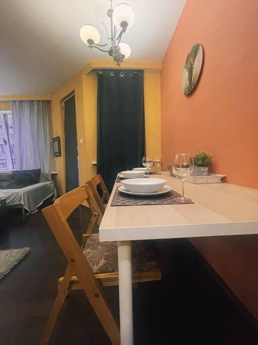 Seating area, Dining area