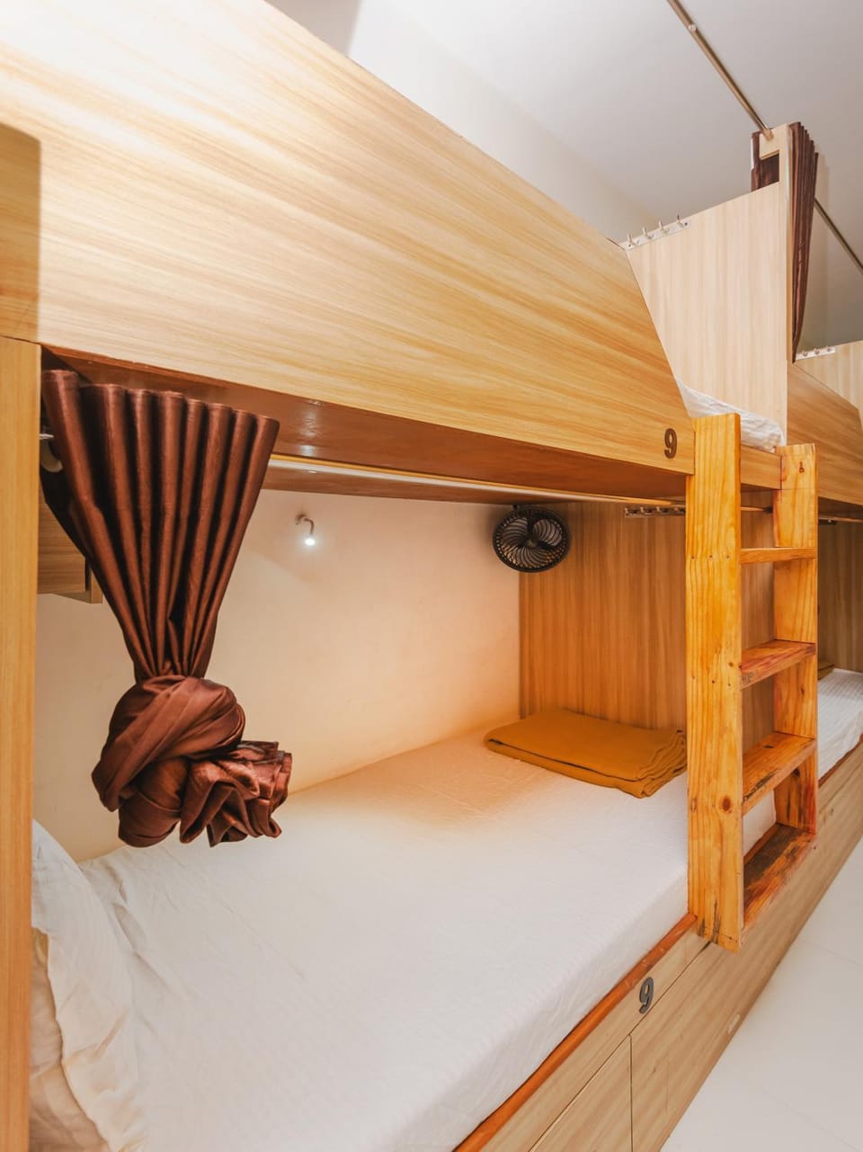 Sahara Dormitory Stay-near NESCO Bombay Exhibition Centre Capsule hotel in Mumbai