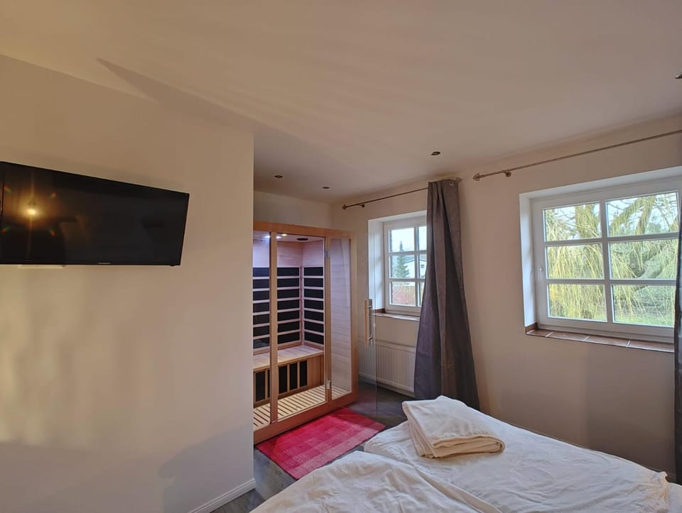 Sauna, Bedroom