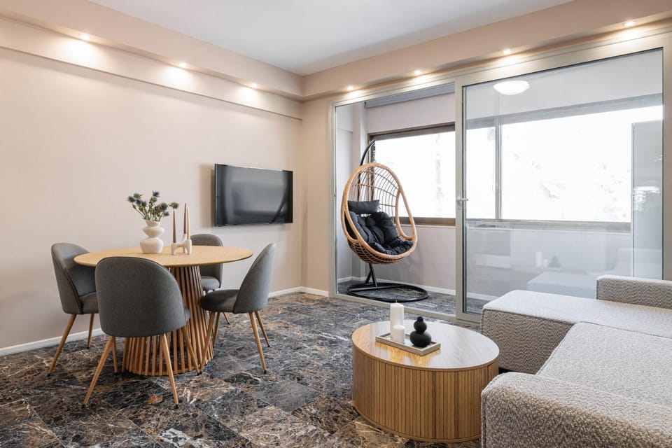Bed, TV and multimedia, Living room, Photo of the whole room, Seating area, Dining area, Bedroom