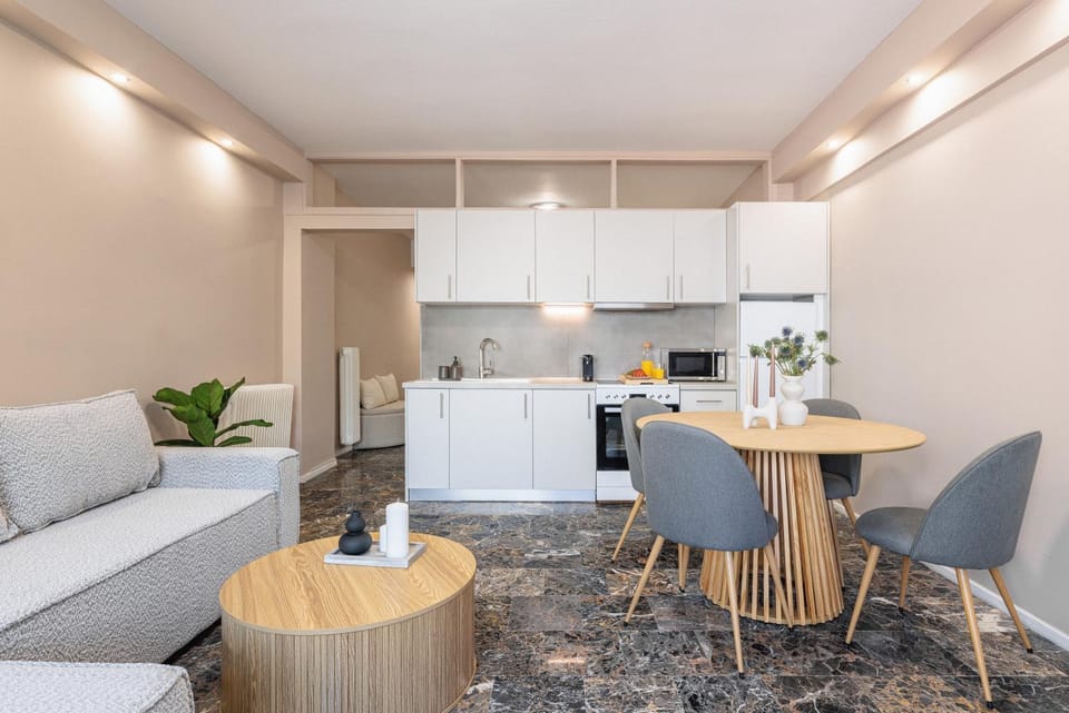 Kitchen or kitchenette, Dining area, oven, stove