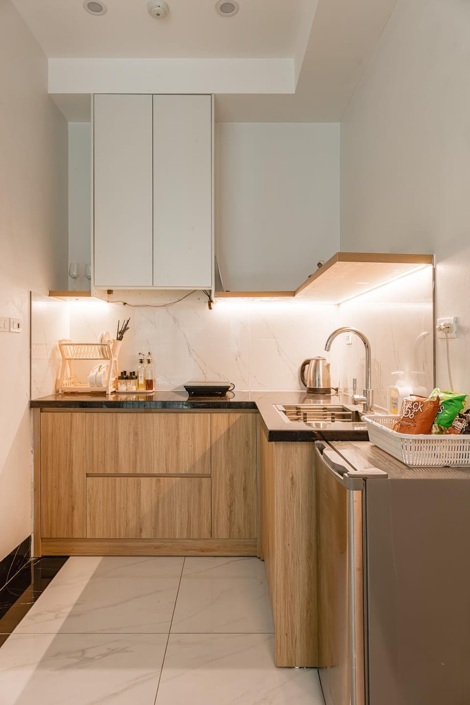 Coffee/tea facilities, Kitchen or kitchenette, minibar, stove