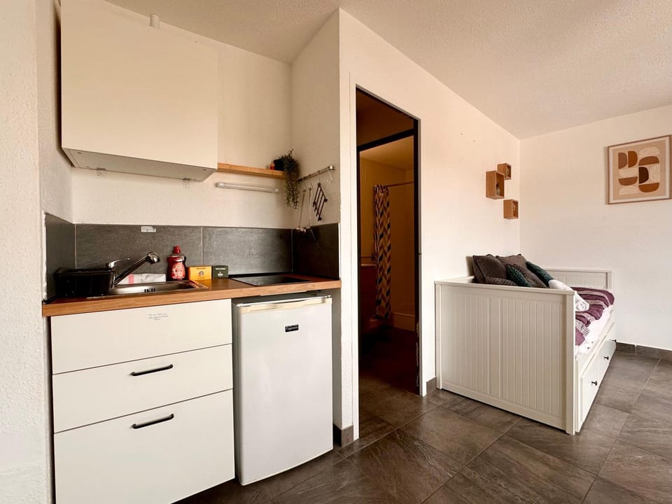 Kitchen or kitchenette