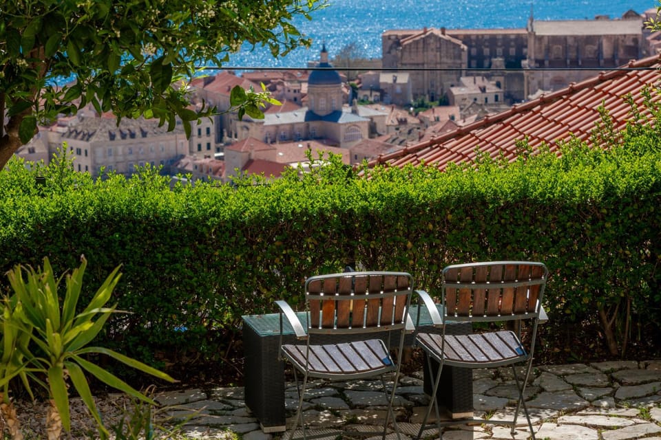 Garden, Seating area, City view, Landmark view, Sea view