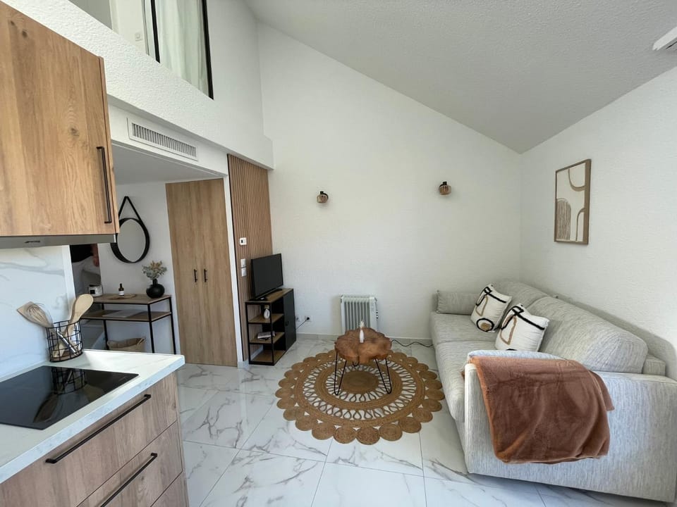 Duplex en bord de mer avec piscine et parking Apartment in Cannes