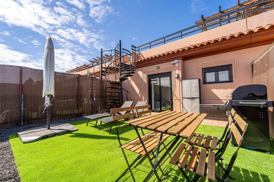 BBQ facilities, Balcony/Terrace, Garden view, sunbed